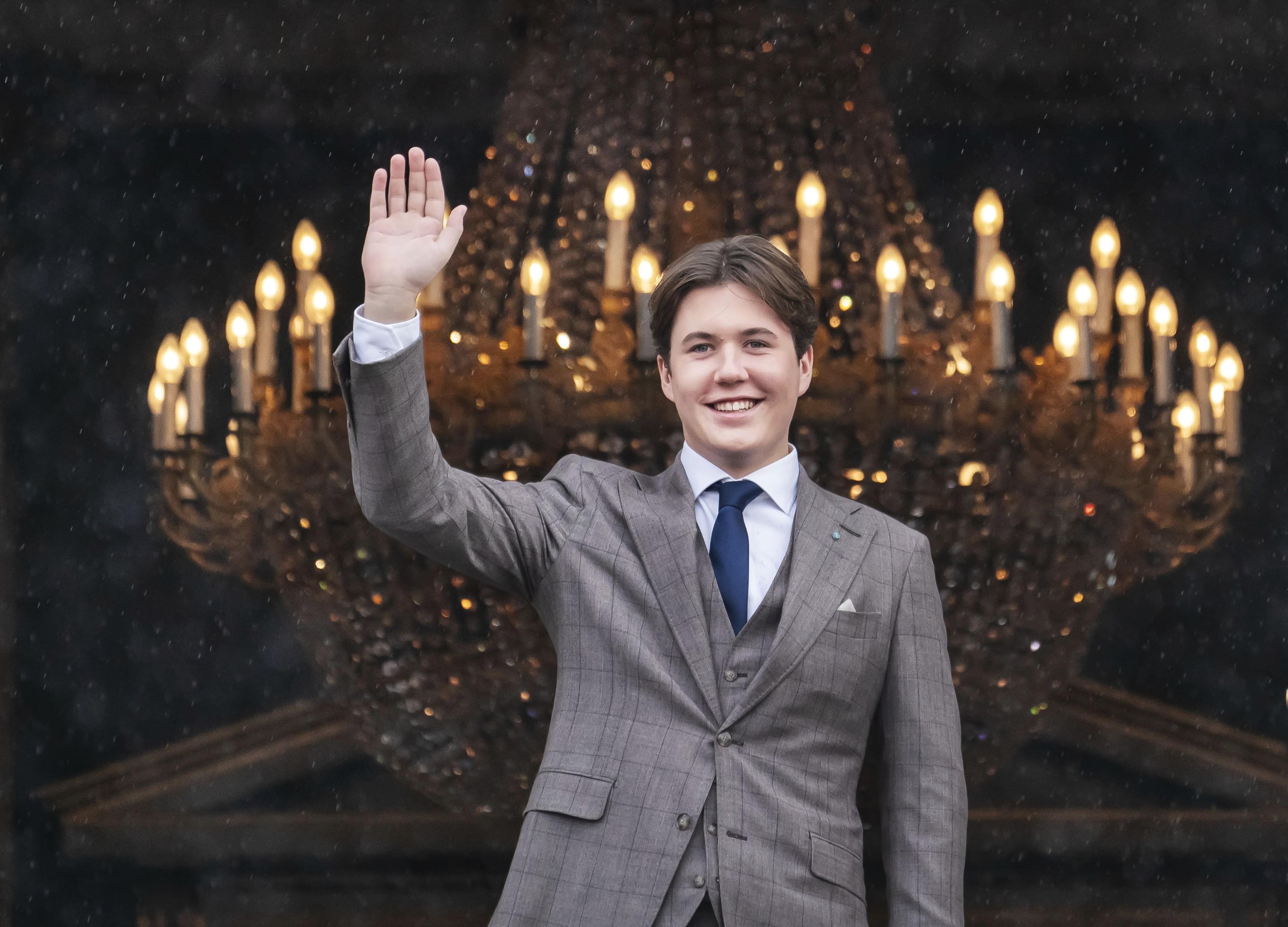 威廉和哈里的继承人来了,丹麦王储夜店拥吻辣妹,长得憨但玩得花