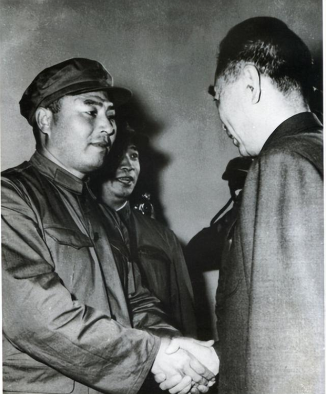 海军航空兵面对各方质疑,司令员顿星云回应:在战场上见分晓吧