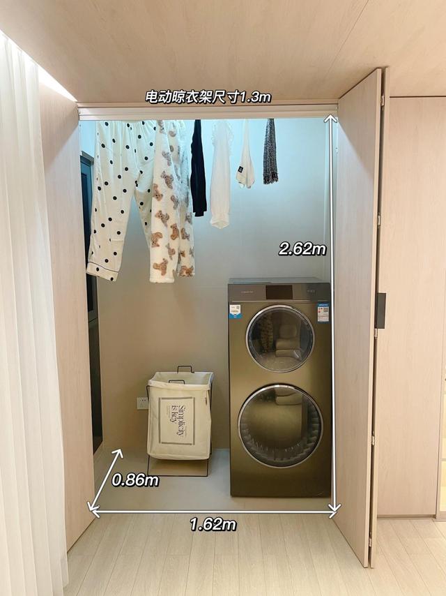 阳台不晾衣服,衣服能晾在哪?看后才明白,阳台这样装那