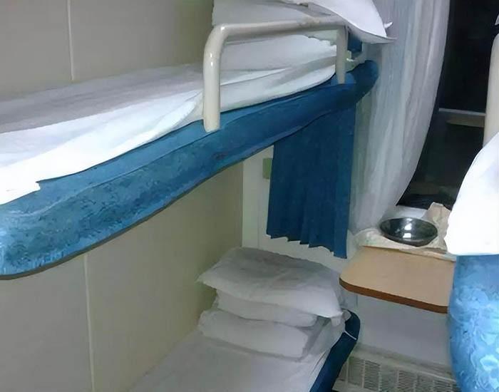 2005年,女子火车上如厕意外坠落铁轨,索赔570万,成功了吗?