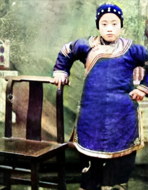 清末照片:李鸿章的侍妾冬梅,人工上色后光彩照人,颜值不输明星