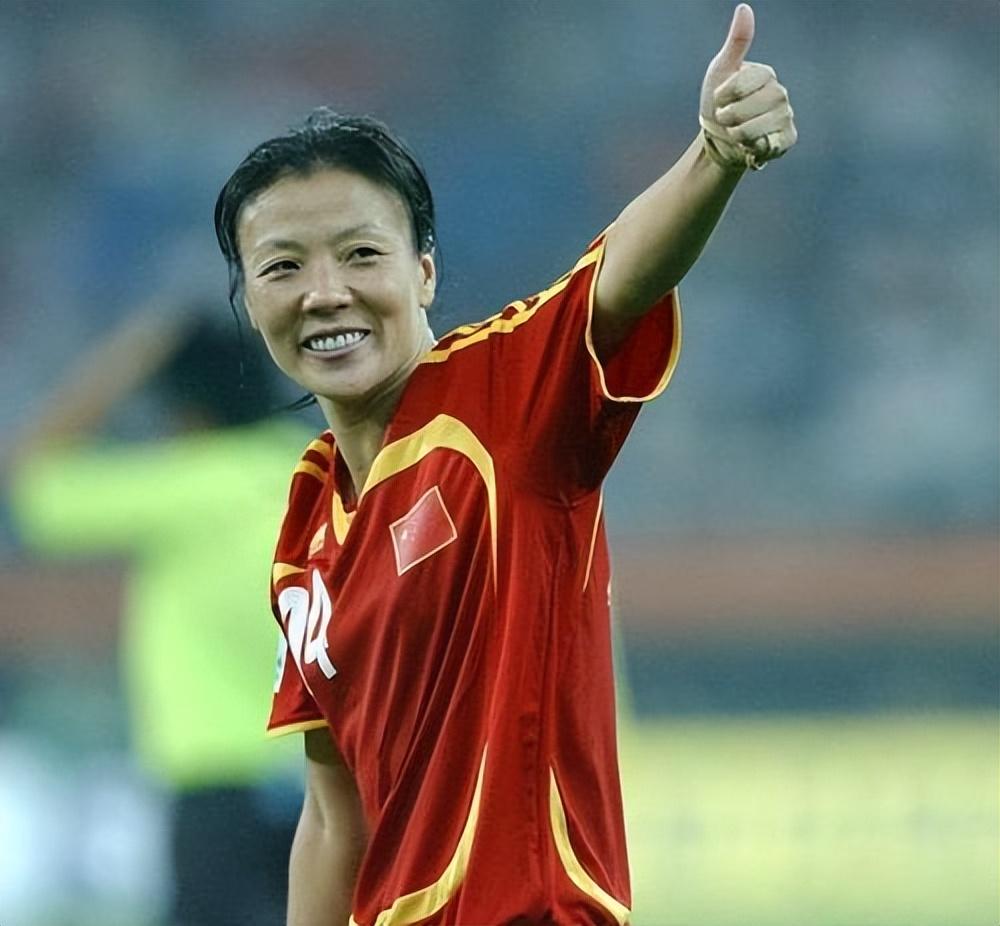 2018年,43岁前女足国脚张欧影患癌离世,临终前特地换上7号球衣