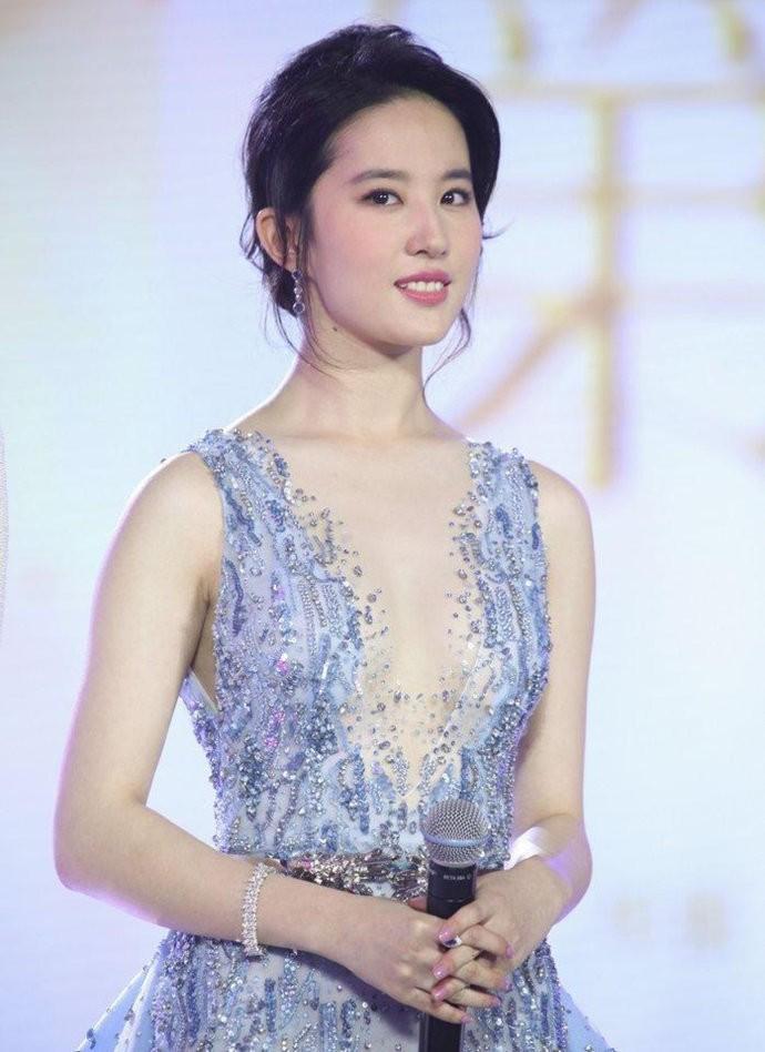 回顾:演员有多拼朱一龙无替身连滚17次,刘亦菲冬季泡水10个小时