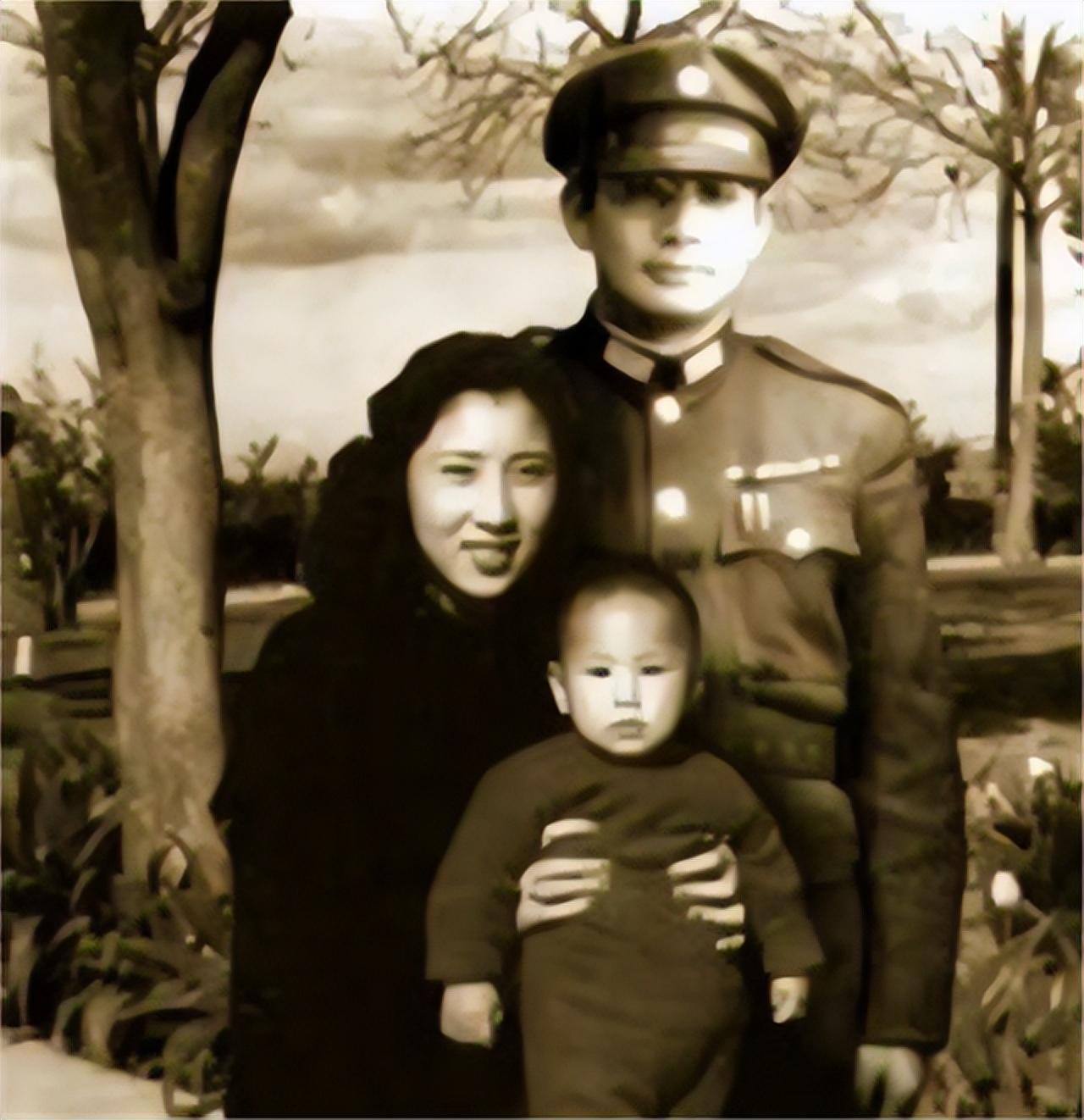 张灵甫要吃饺子,妻子亲自下地割韭菜,张灵甫趁机在脑后开了一枪