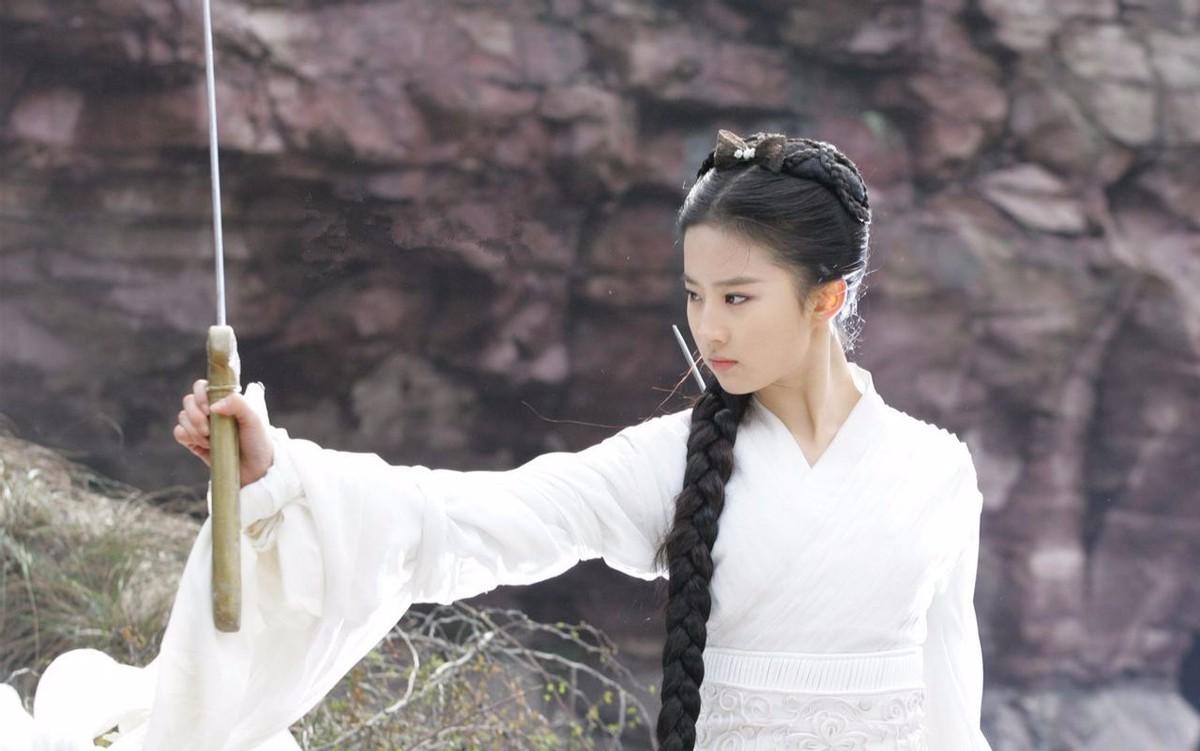 回顾:演员有多拼朱一龙无替身连滚17次,刘亦菲冬季泡水10个小时