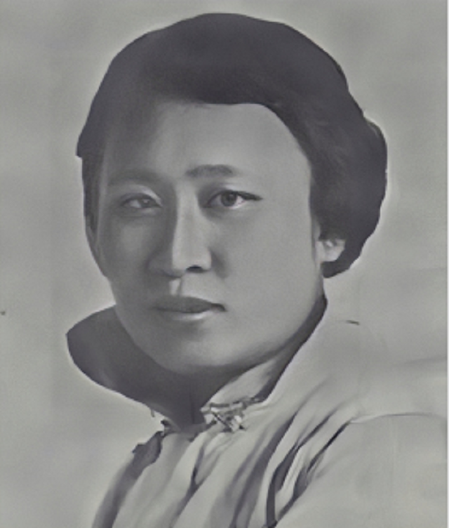 1946年老蒋下令平毁汪精卫墓,开棺后发现尸体未腐,口袋有张纸条
