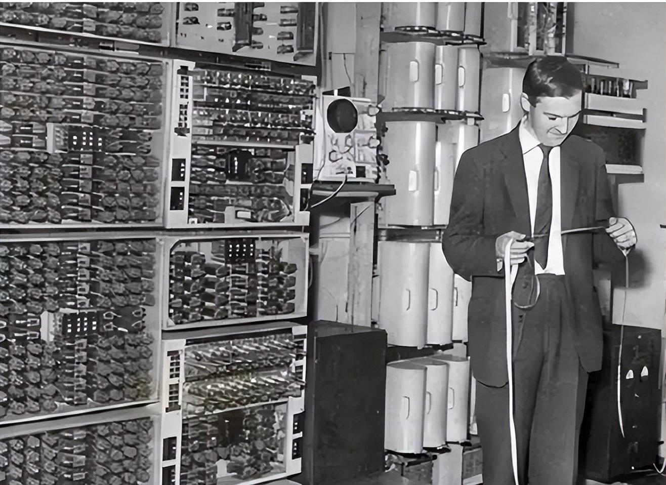 1967年,美国中情局窃取我国原子弹机密,却因两只老鼠落网