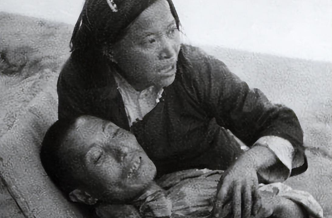 历史见证:八国联军侵华老照片揭示洋鬼子暴行,义和团被当街处决