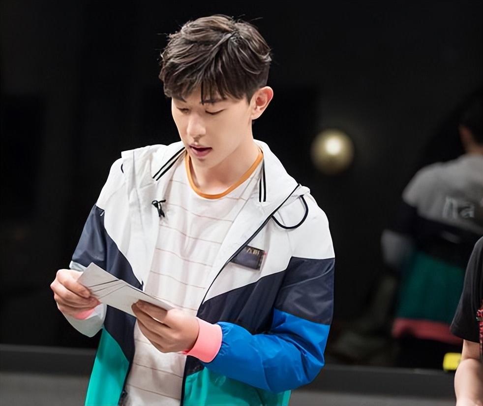 邓伦:饰演男主旭凤