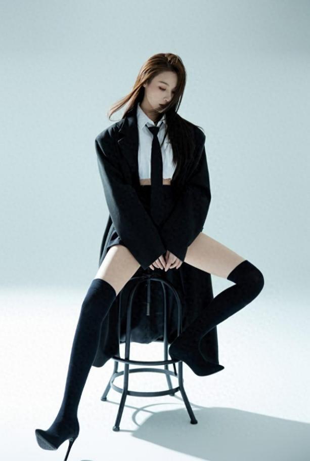 隆妮近照曝光,肤白貌美让人挪不开眼