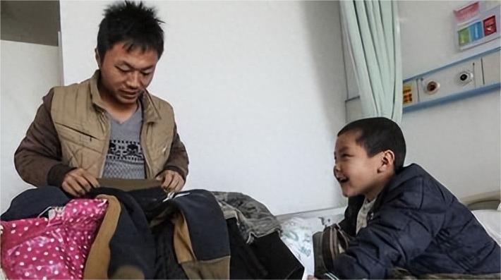 三叔请副厅级的堂哥吃饭被拒,2年后他回老家扫墓,打招呼没人理