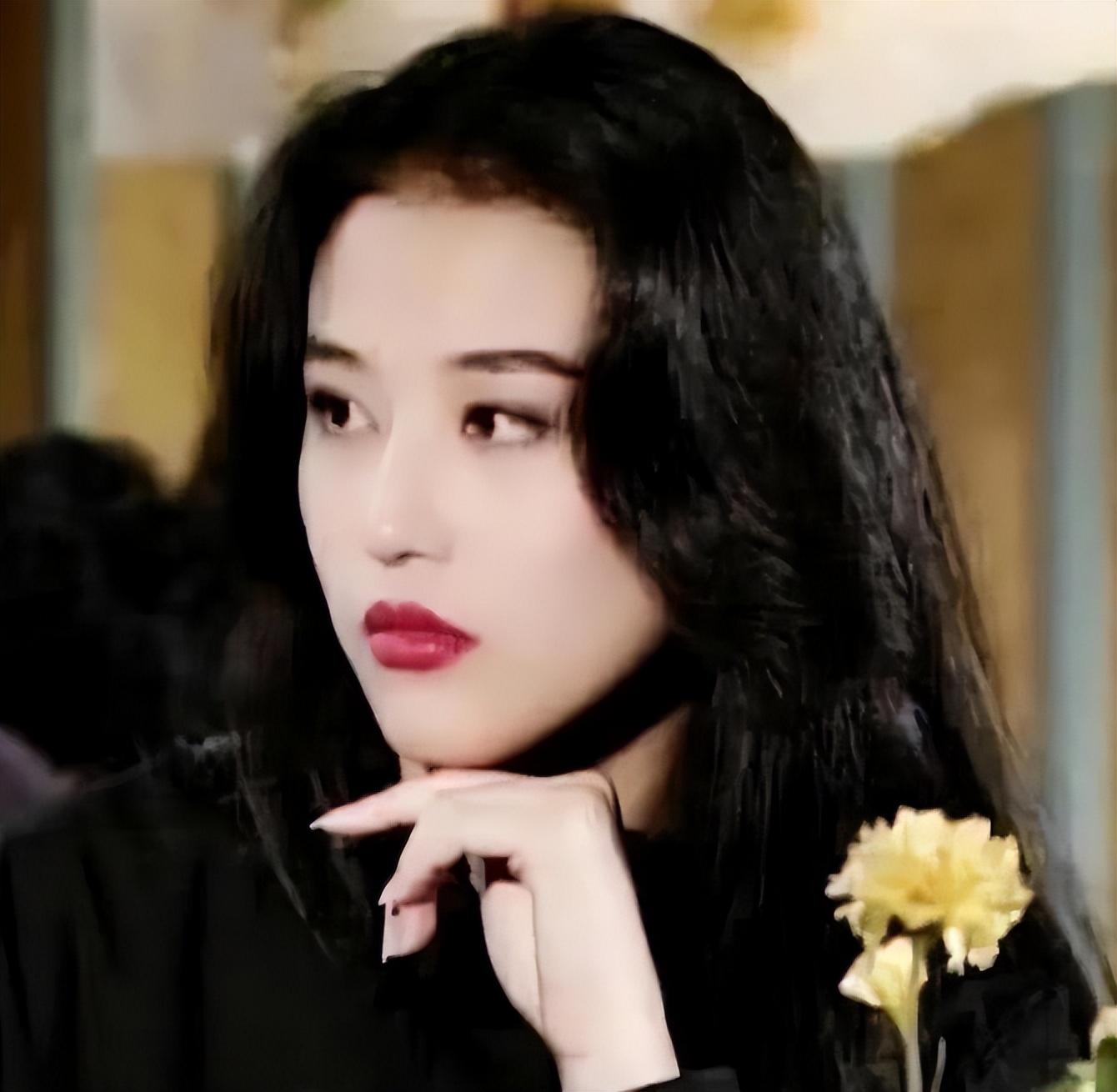 周海媚:饰演天后