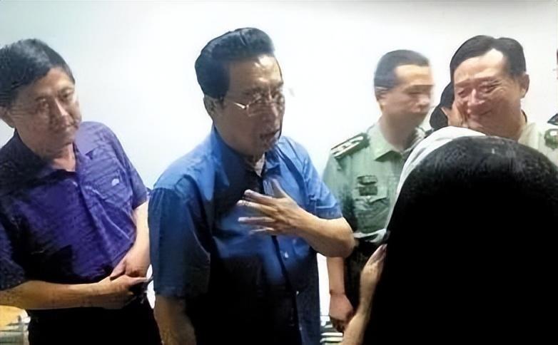 轮奸被判10年的李天一,改名举办接风宴,最恶心的一幕还是出现了