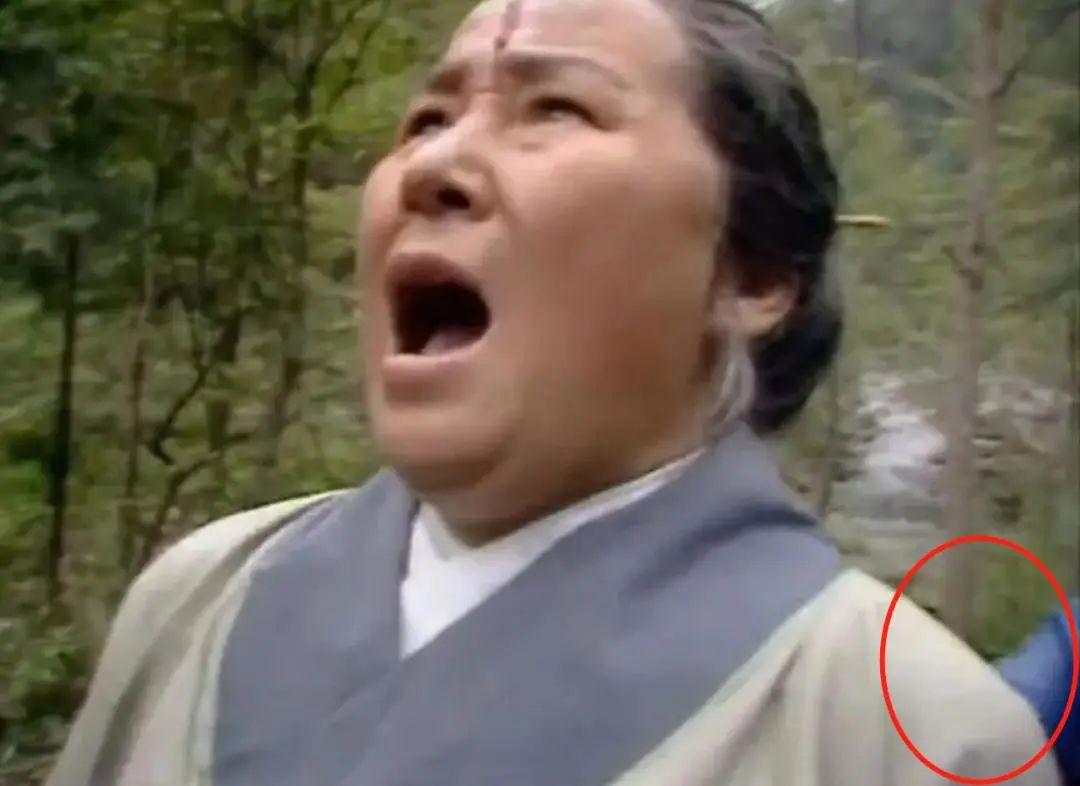 回顾:这些"哭笑不得"的穿帮镜头,如今个个成经典你看过哪些?