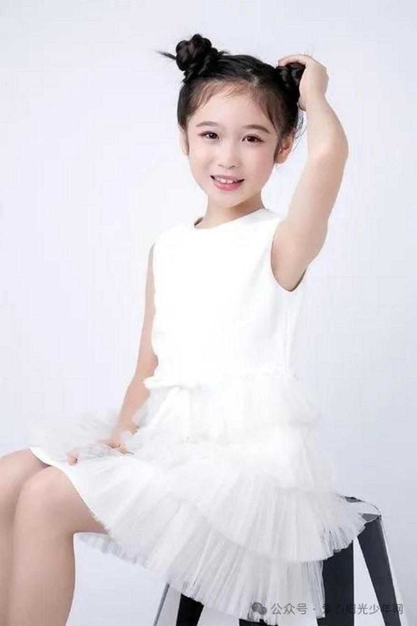 邓文怡,2004年9月15日出生于山东临沂,活泼可爱的阳光女孩.