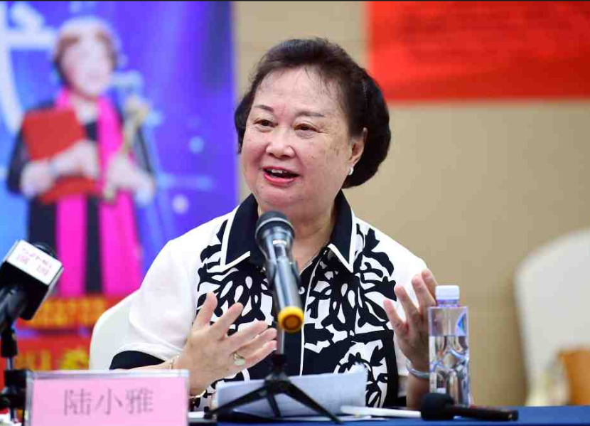 如今82岁的陆小雅已成为国内第四代电影的代表者,晚年仍活跃在电影