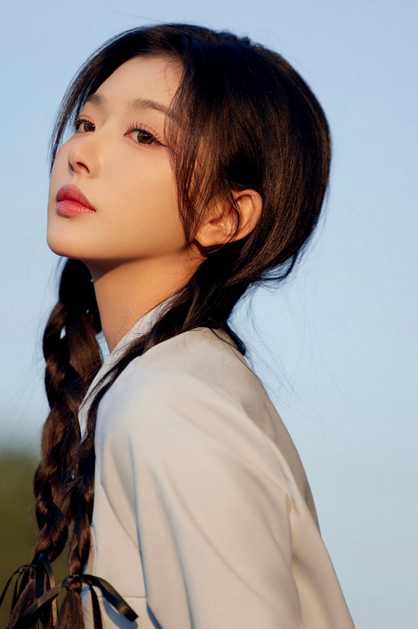 甜美的麻花辫姑娘孔雪儿