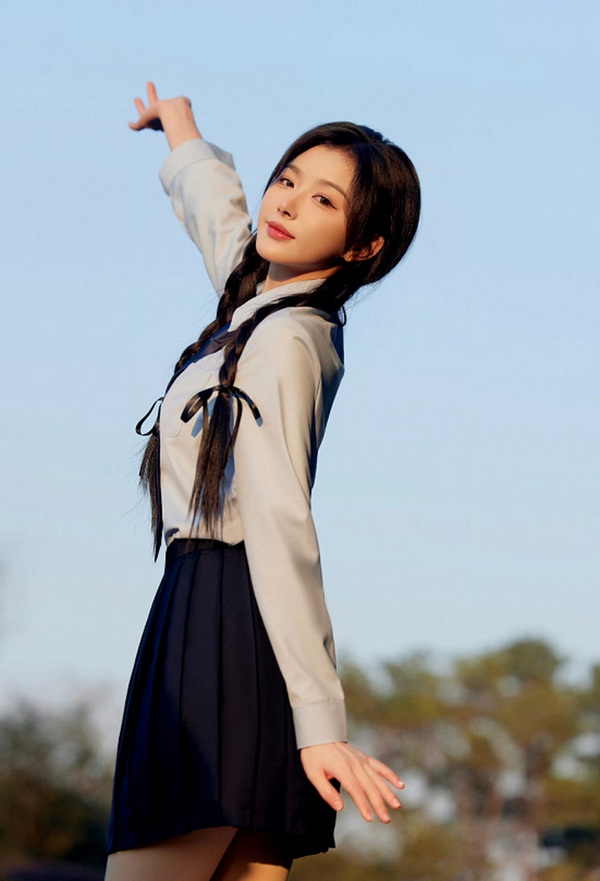 甜美的麻花辫姑娘孔雪儿