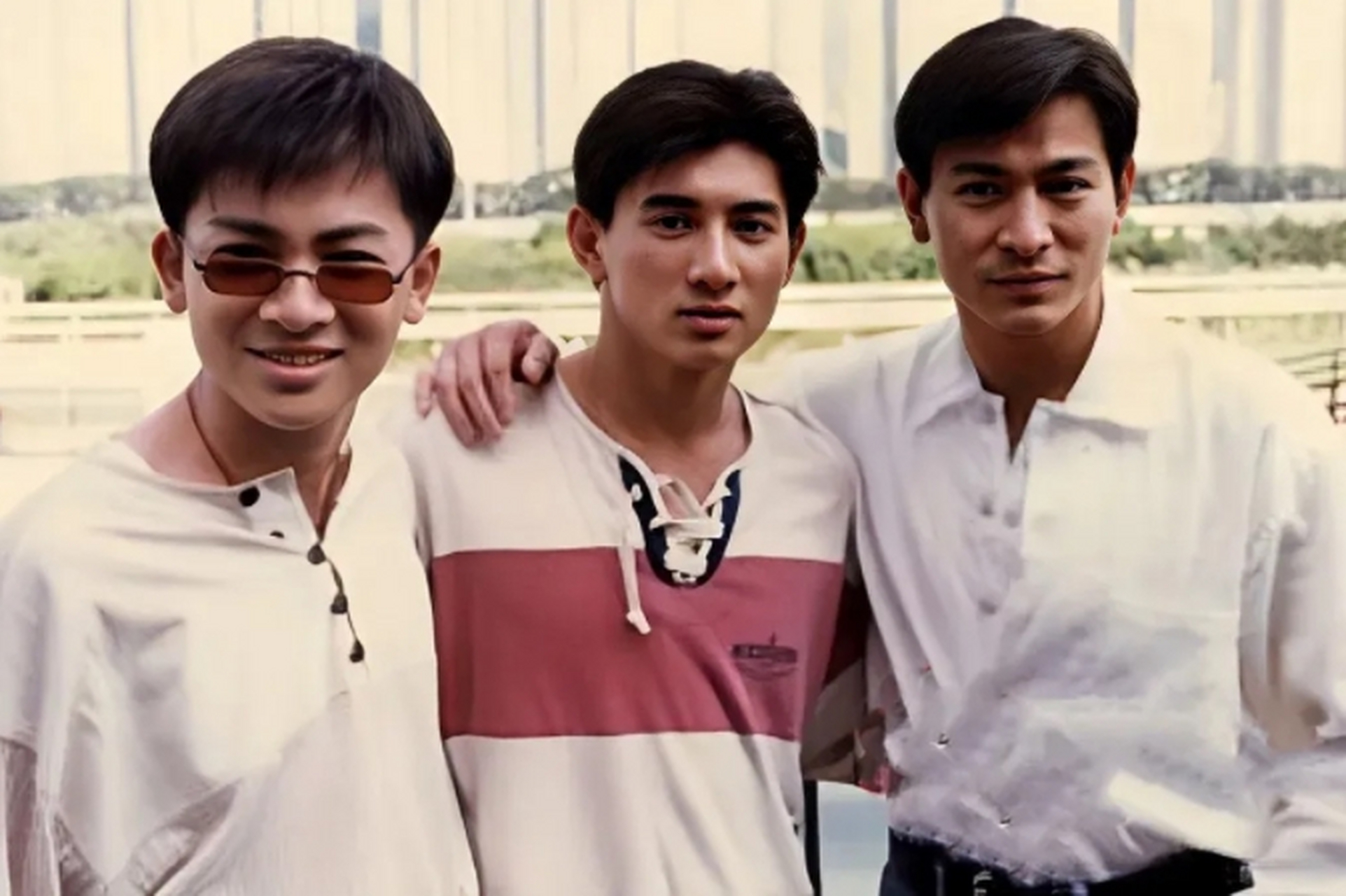 刘德华,吴奇隆,苏有朋三位艺坛巨星的珍贵合影.