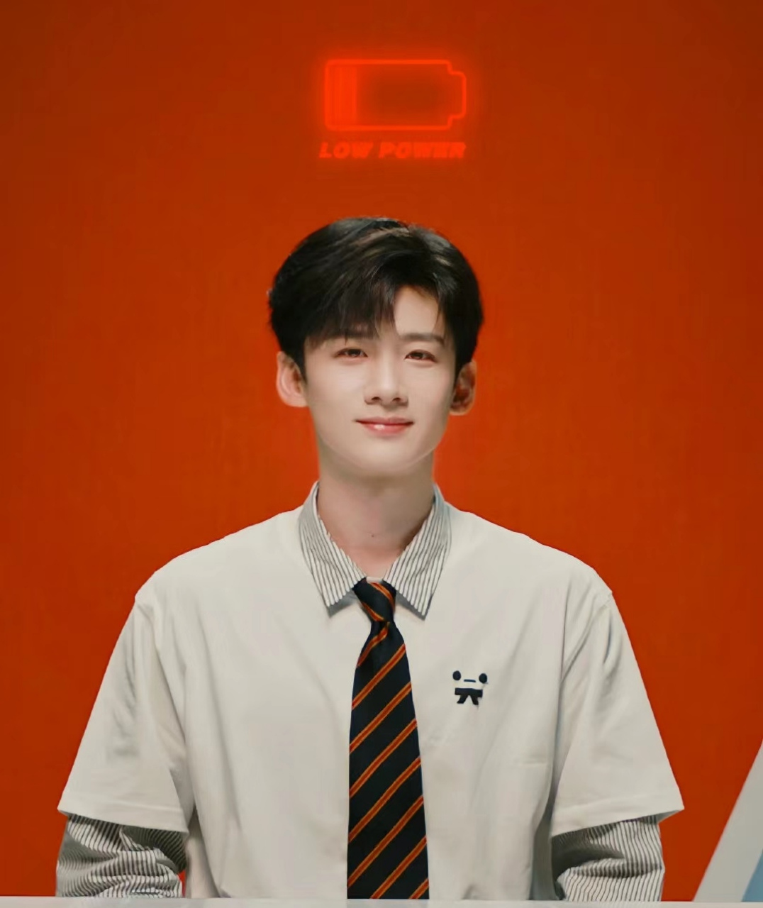 白敬亭松弛又带几分潇洒不羁的帅气