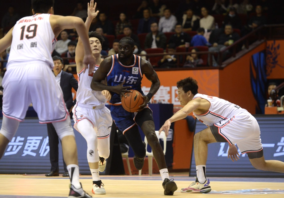 cba联赛,但是却展现出超强的即战力,本赛季代表山东男篮出战47场比赛