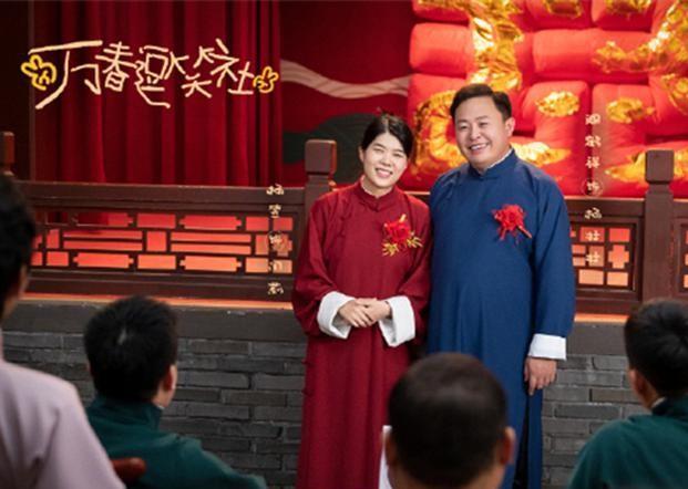 德云社阎鹤祥发文,晒照引网友热议,穿大褂结婚,还真是与众不同