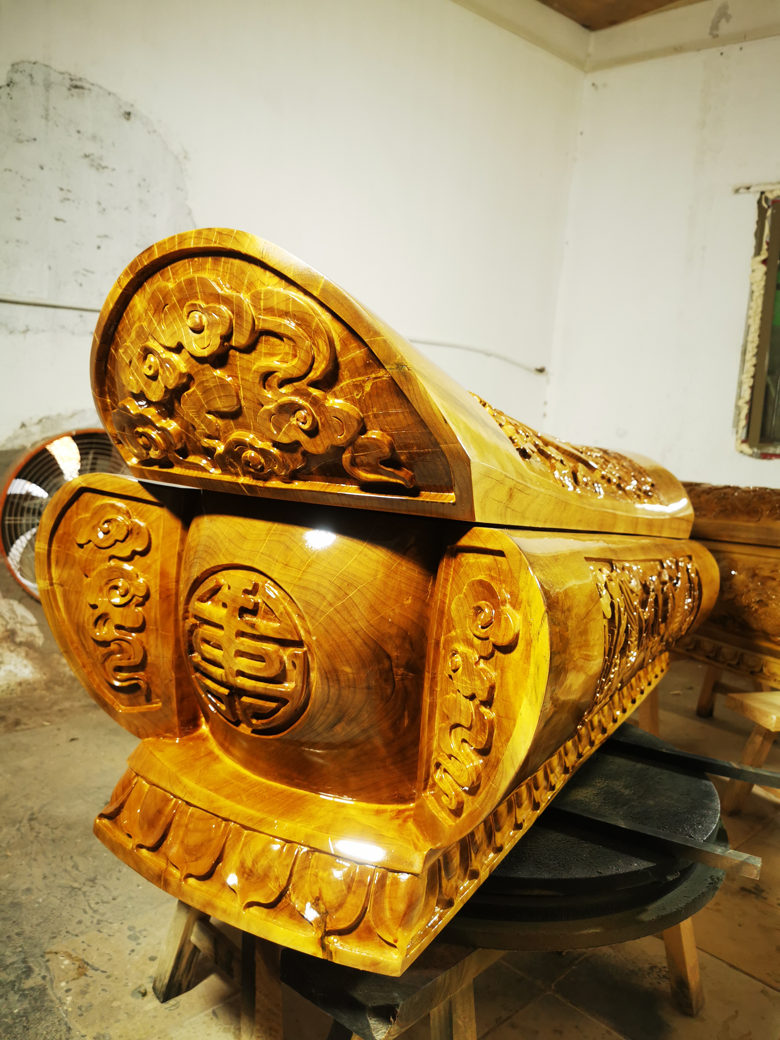 四川小叶楠金丝楠木棺材