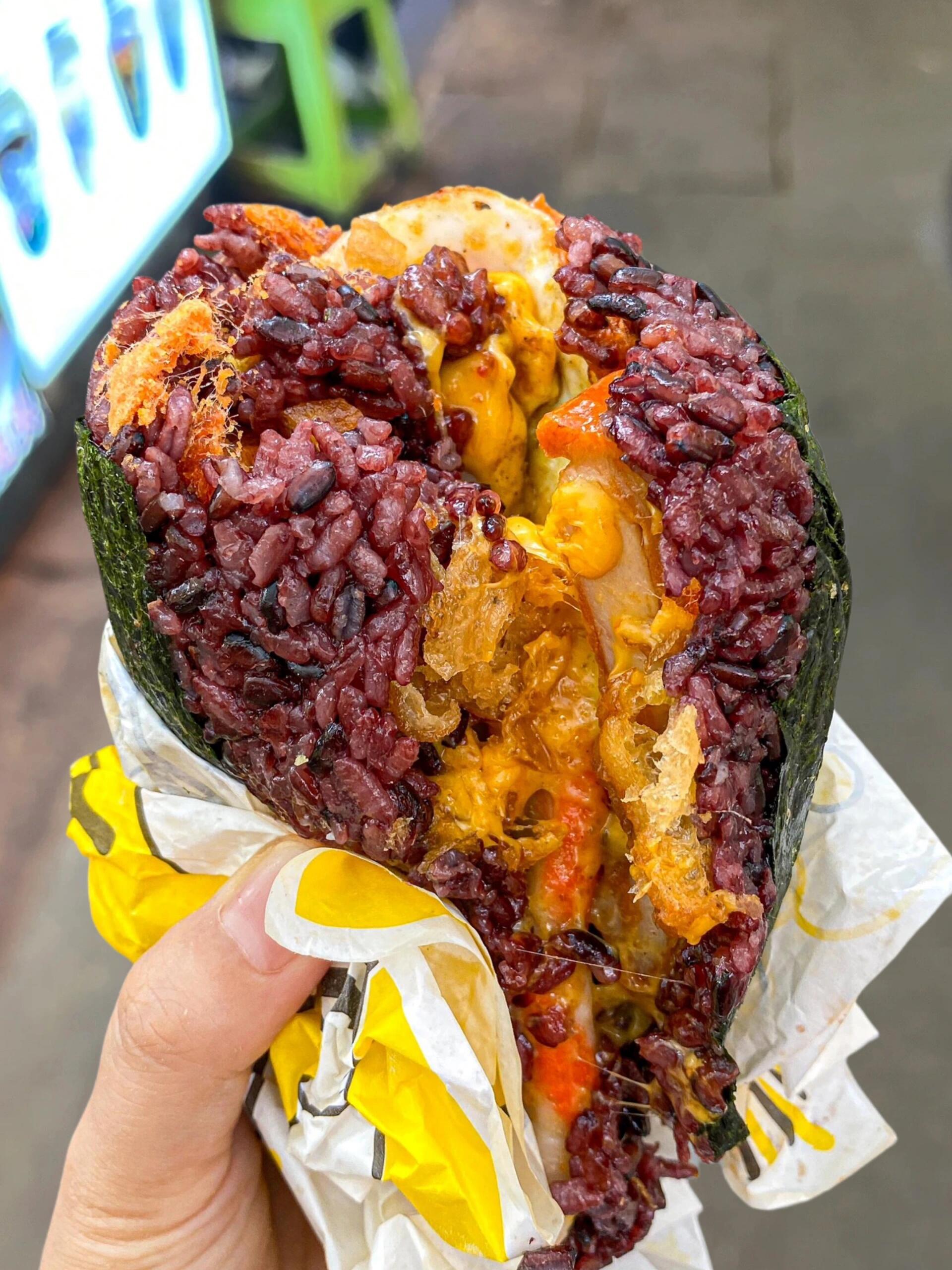 好好吃啊啊超大饭团才5块家人们挖到宝了
