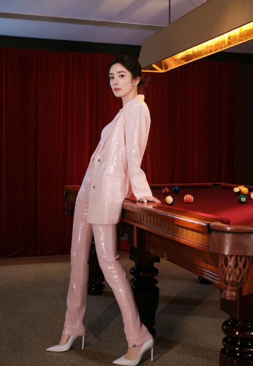 自幼就有些与众不同的杨冥