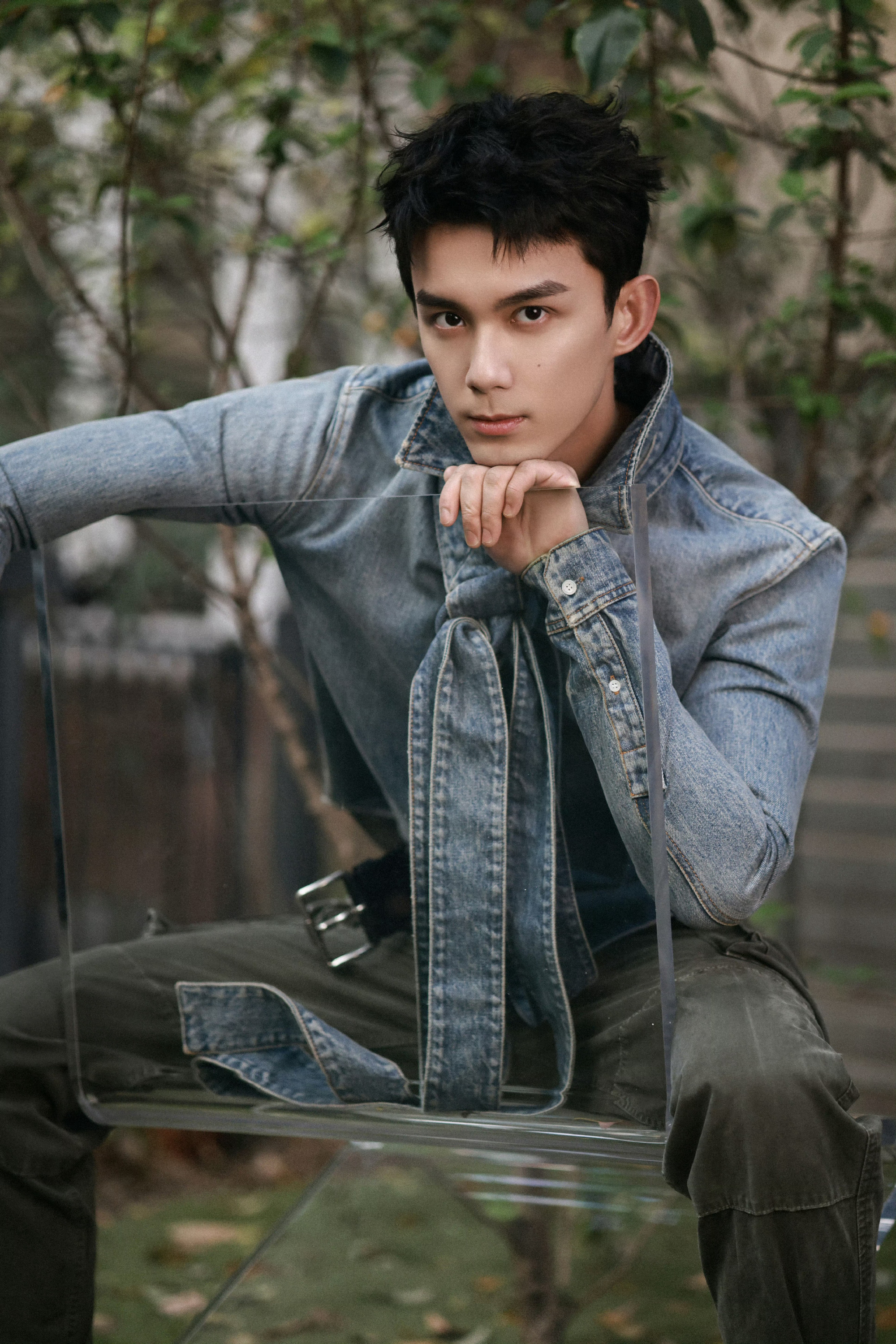 吴磊 这么大蝴蝶结是准备把自己打包送给粉丝吗?