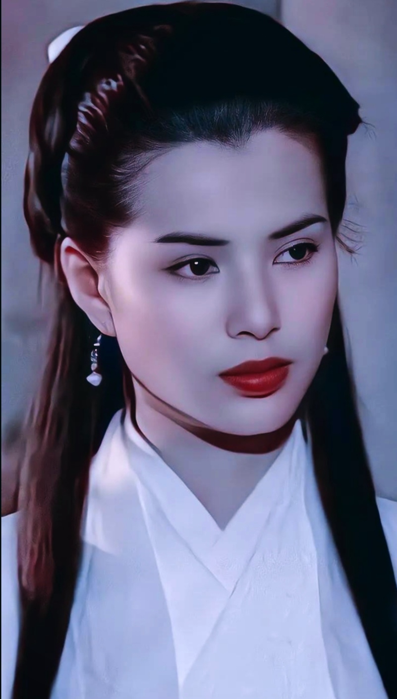 近日,网友们票选出了中国古装美女排行榜13名,这是前3名,猜猜谁是第一