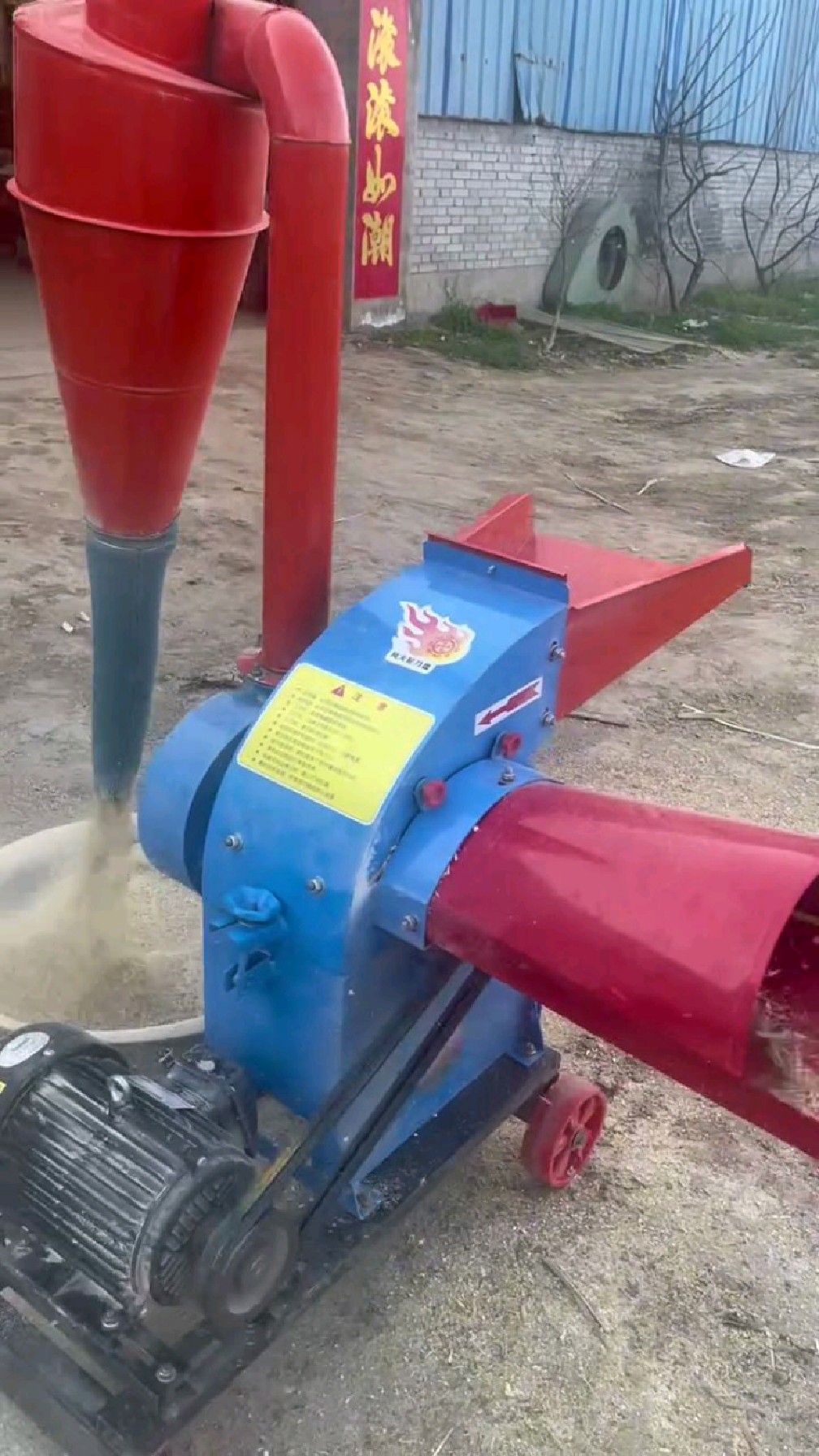 秸秆粉碎机工作视频,一机多用的饲料粉碎机,家用型多功能粉碎机