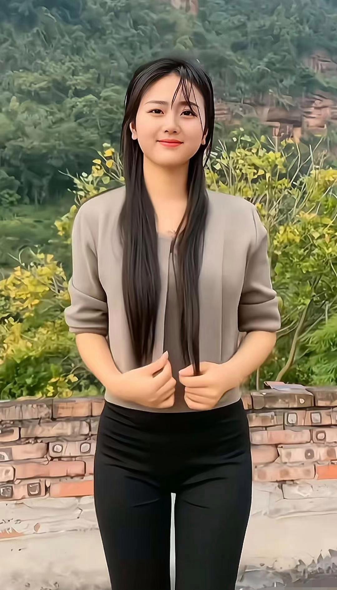表妹表妹今年二十三岁,已经从小女孩长成婷婷玉立的大姑娘啦!