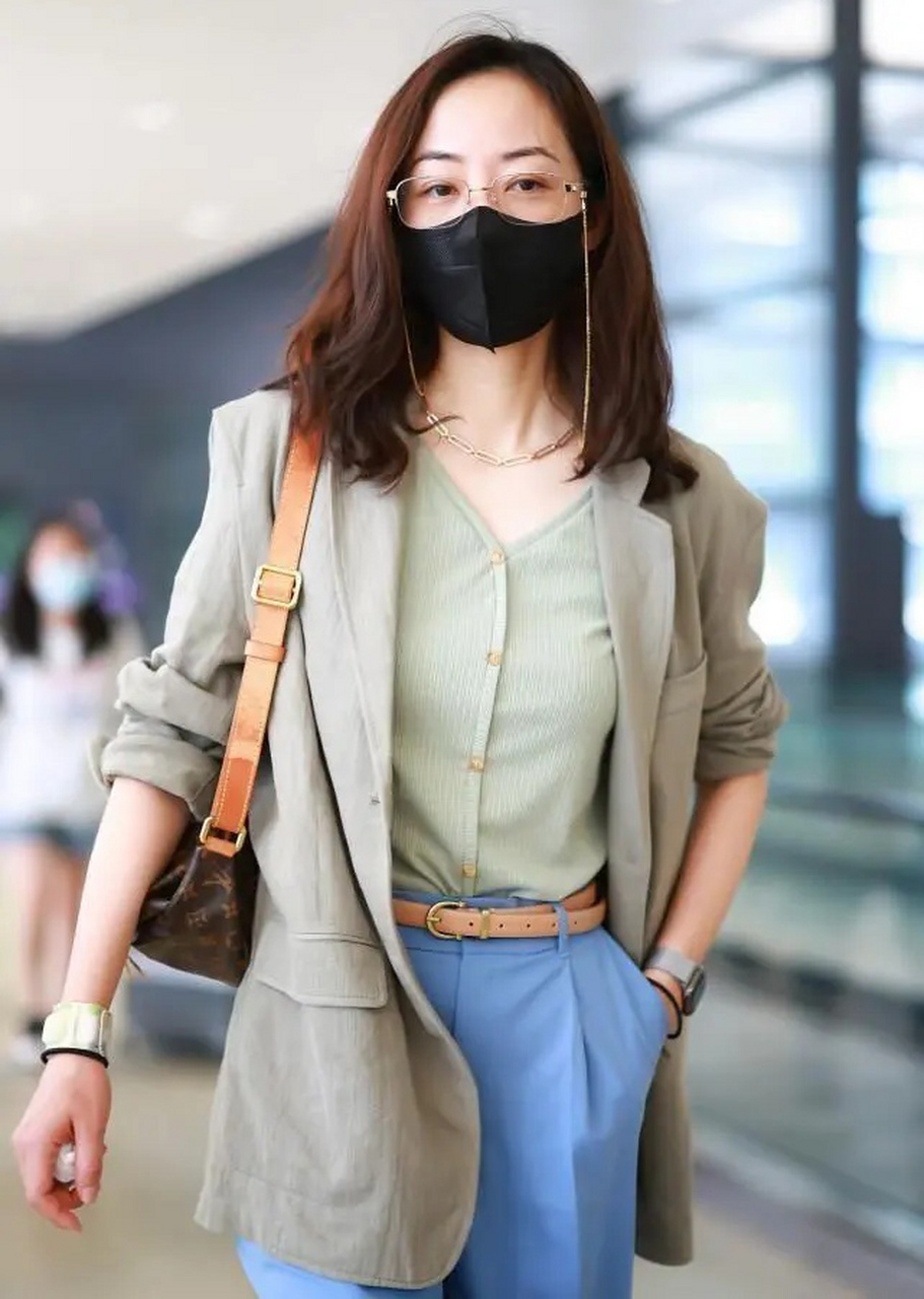 明星故事# 韩雪出生在江南名城苏州市,苗族后裔,因出生时苏州正在