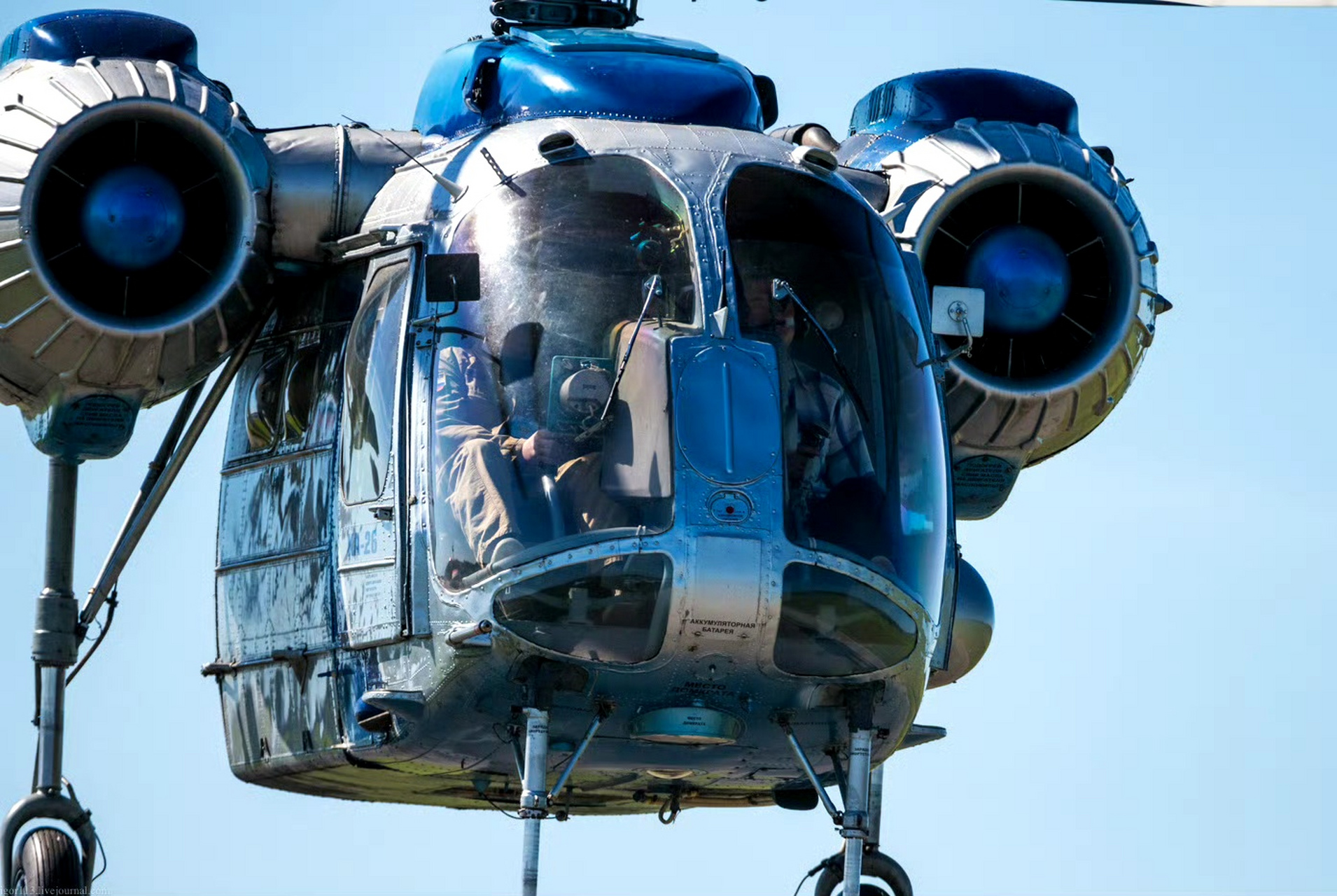 装备欣赏:俄罗斯 卡莫夫 卡-26轻型直升机,该机是卡莫夫设计局研制的
