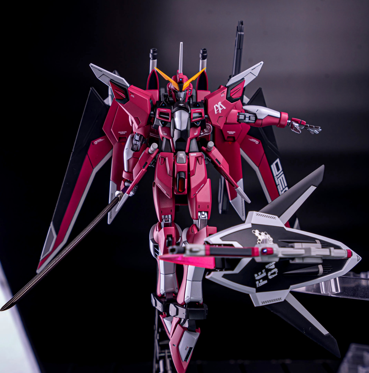 模型欣赏:模型师g-works制作的hgce不朽正义高达改,背包增加了光束炮