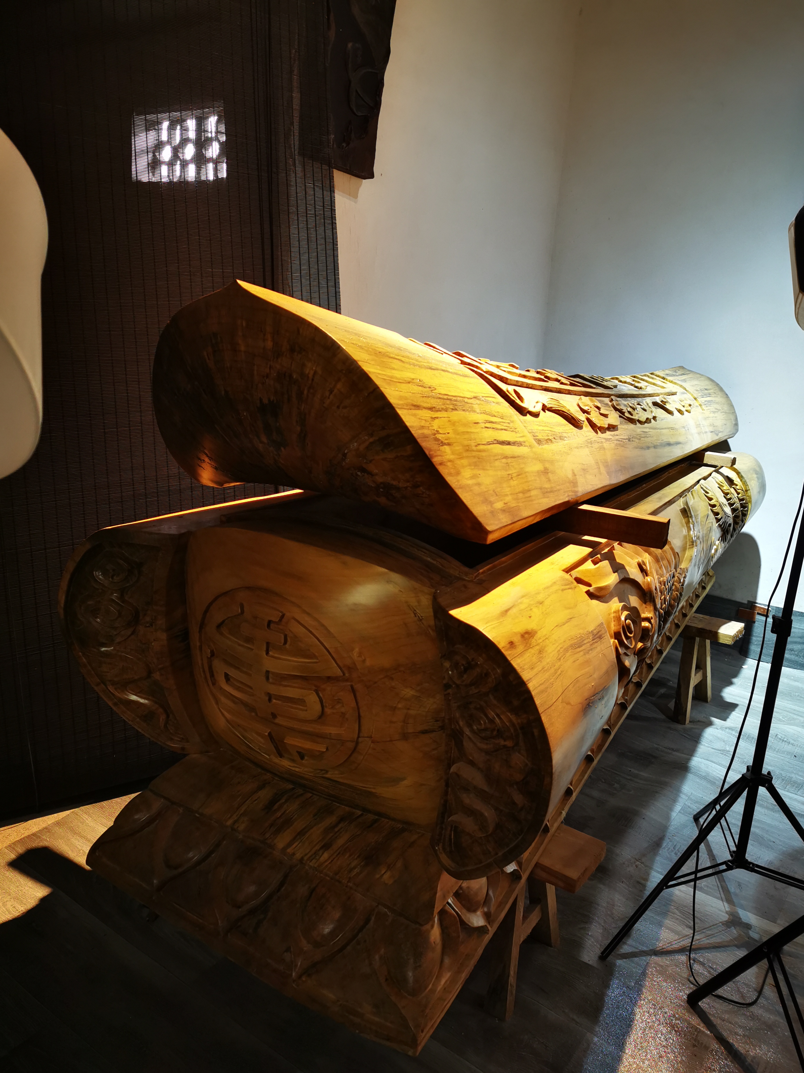 柳州金丝楠木棺材榫卯结构大漆工艺
