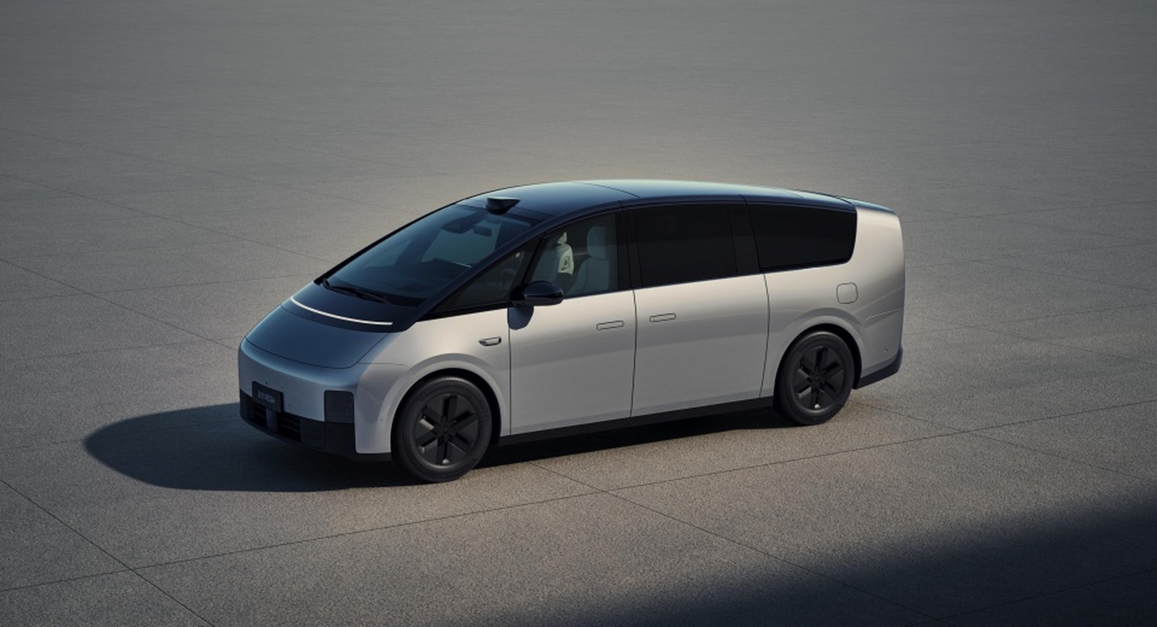 来看岚图梦想家phev这样的混合动力mvp如何巧妙融合电机与电池.