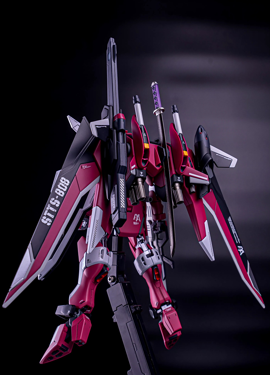 模型欣赏:模型师g-works制作的hgce不朽正义高达改,背包增加了光束炮