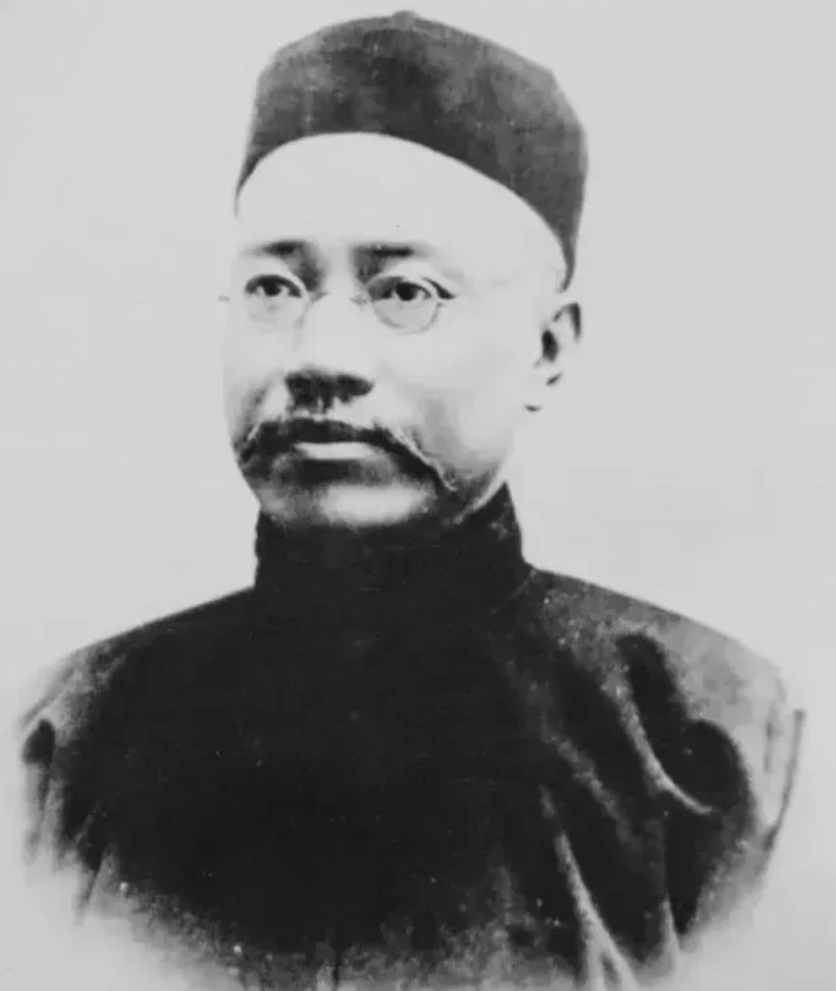严复先生在《论读书的意义》中说物质的贫穷能摧毁你一生的尊严