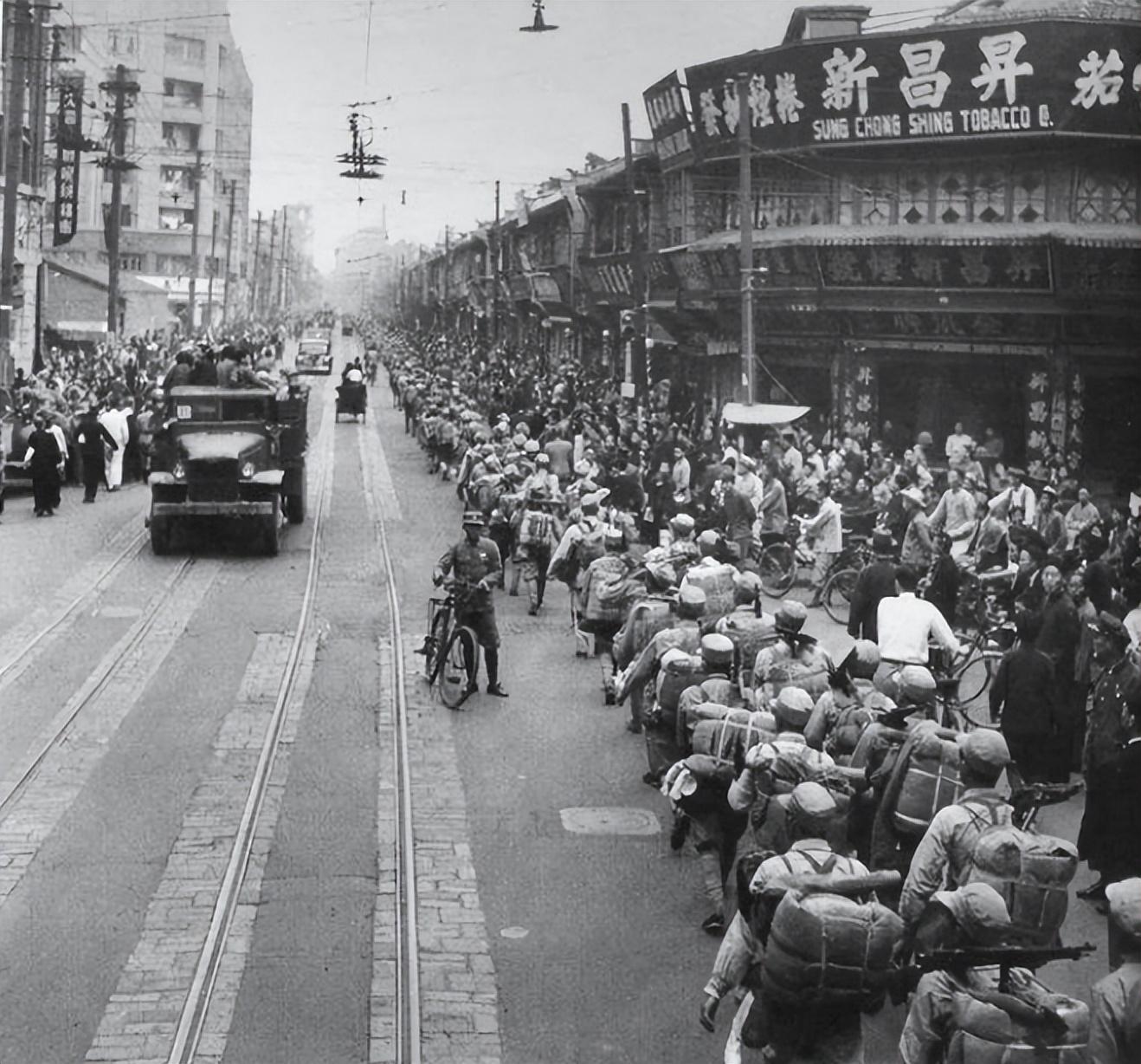 1949年上海解放,军代表包养国民党姨太,陈毅怒批:必须枪毙!