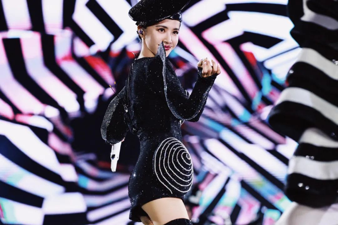 蔡依林温州演唱会,雨下的再大又怎样～开心的淋一场!