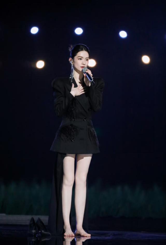 浪姐5黑马出现?赤脚唱《野子》惊艳全场,原来演过《一念关山》