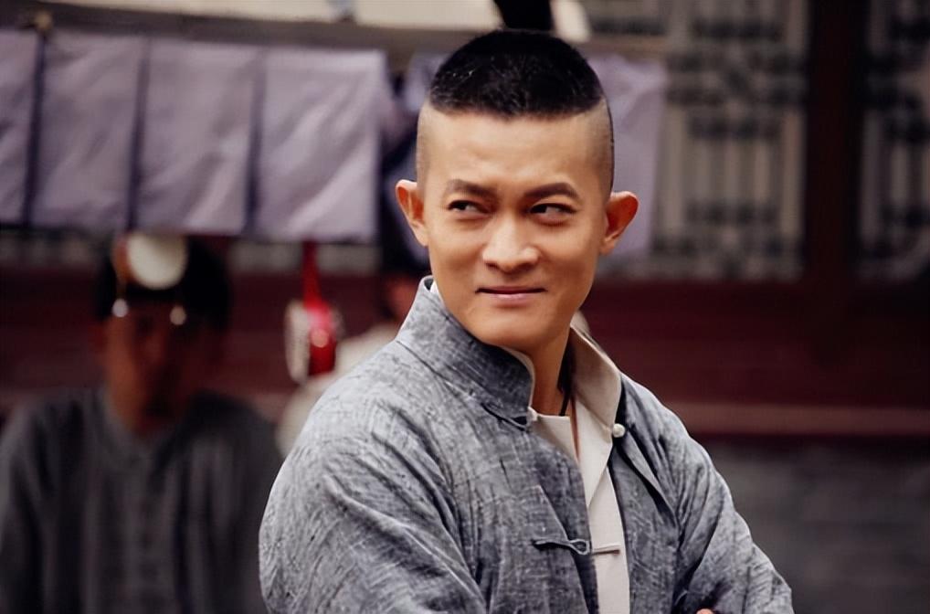 杨志刚小时候一直不理解,为什么总是有人叫错自己的名字,自己明明跟