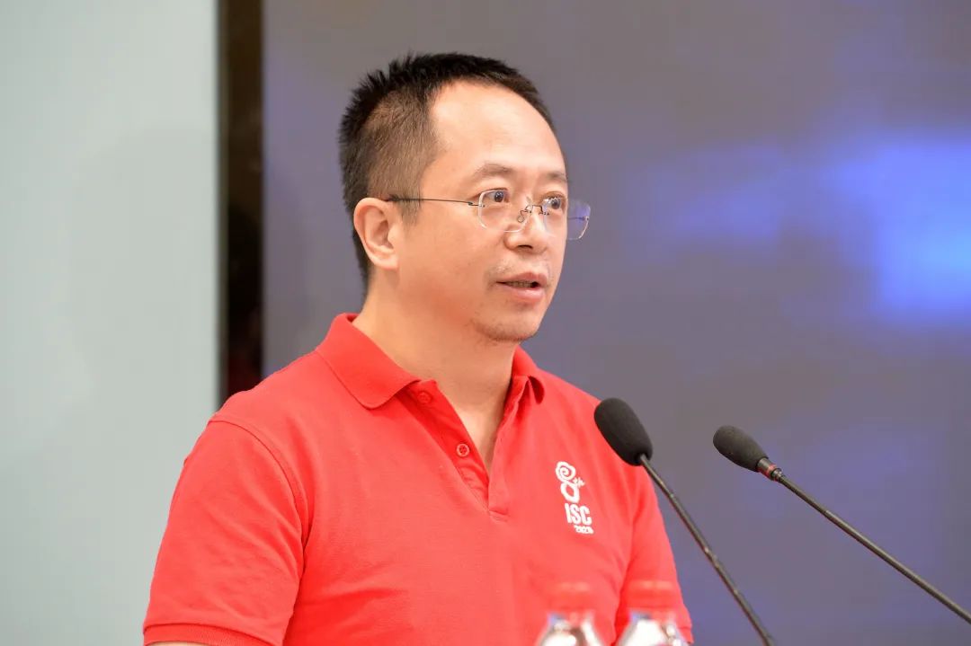 迈巴赫不差一个周鸿祎