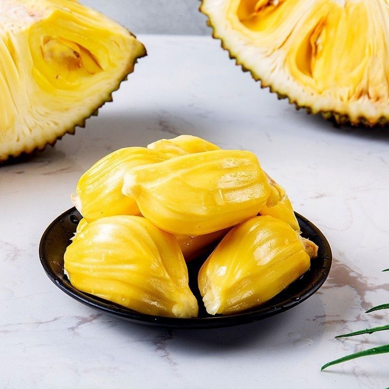 海南的黄肉菠萝蜜,果肉饱满,甜香扑鼻,这里的菠萝蜜,不仅个头硕大,更