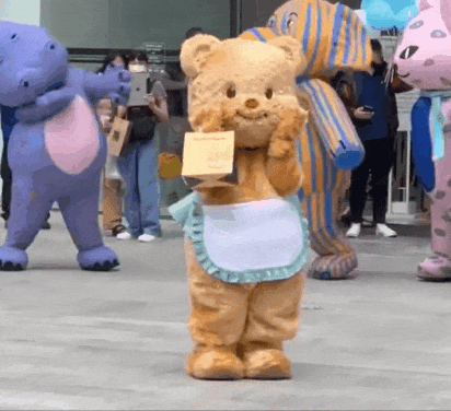 "泰版玲娜贝儿",这只小熊靠跳舞把店里的饼干卖爆!