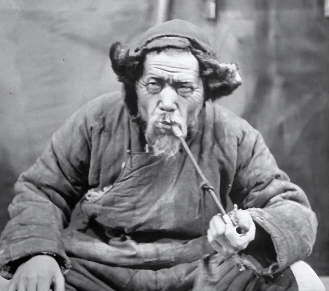 杨白劳借钱安葬妻子,债没还完却自杀了,为何是黄世仁背上骂名?