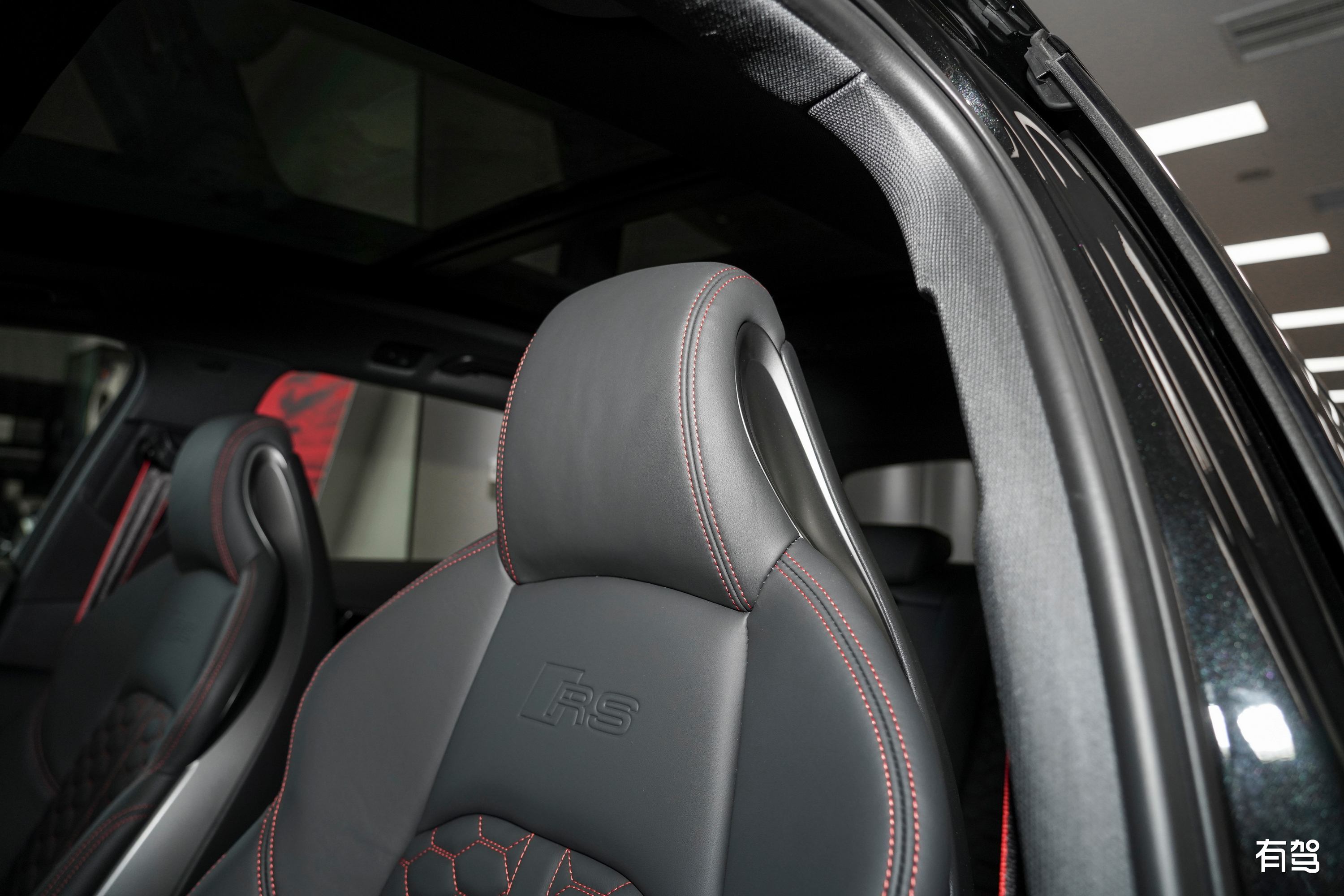 奥迪rs4内饰赏析:豪华与运动的交响乐章