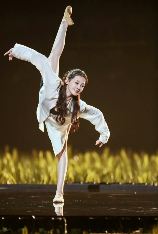 苗苗的白衬衫惊艳全场,实在太养眼了啊